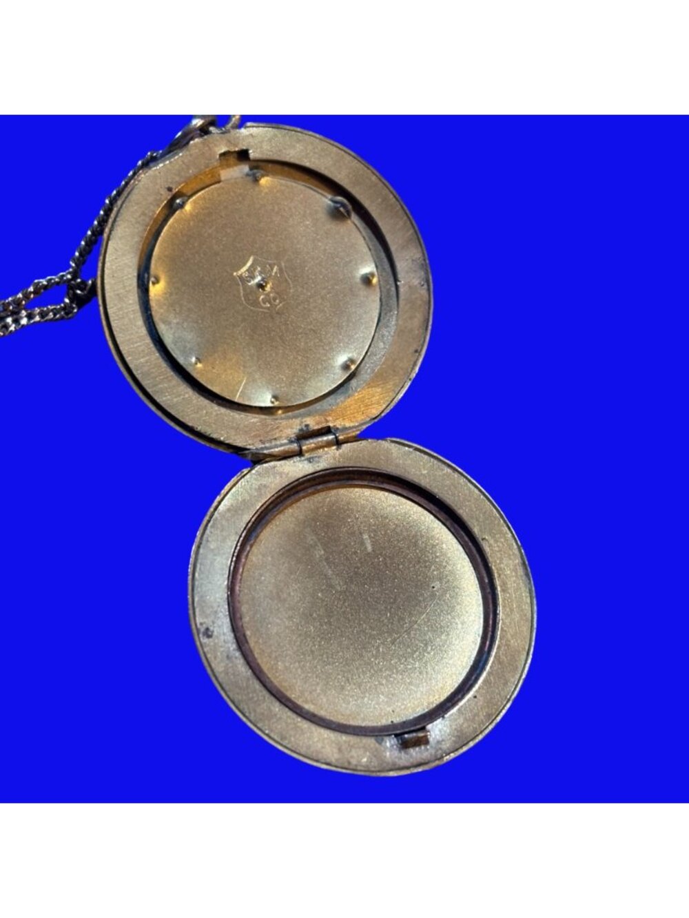 SKM CO. Victorian Gold-Tone Locket Necklace With Engraving Stones Vintage Gift - Picture 5 of 8